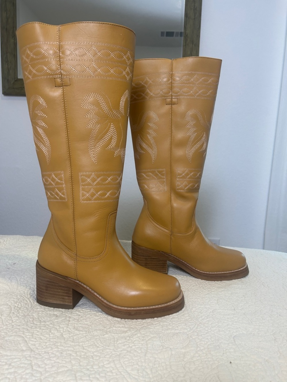 Dingo Women's Tan Leather Embroidered Heeled Boots